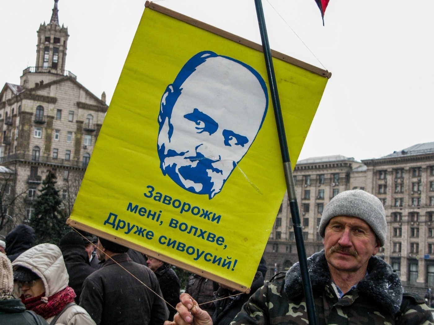 Украинский Майдан. Дальше мы спорили, он доказывал, говорил со мной так,будто я его соотечественница и должна ему верить. Киев, 2016 Фото: Наталья Чернякова